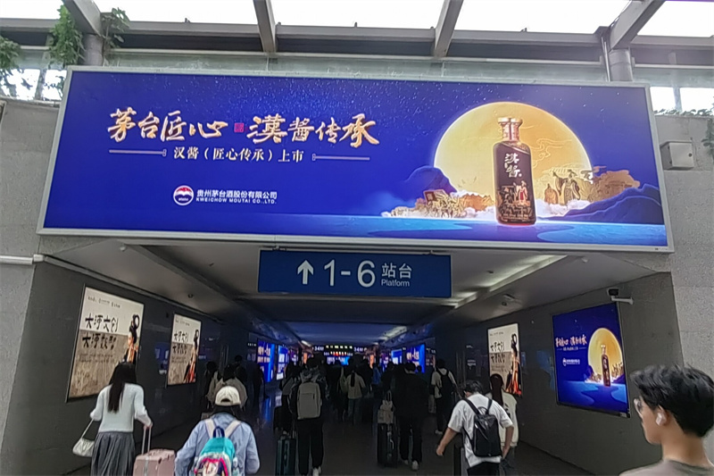商丘高铁站广告